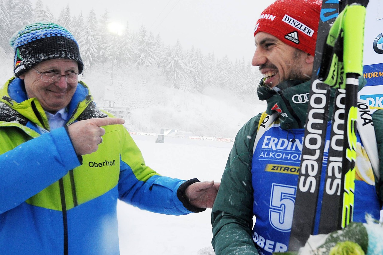Schneeerfahren: Bodo Ramelow macht im Jahr 2019 Späßchen mit Biathlet Arnd Pfeiffer. (Archiv)