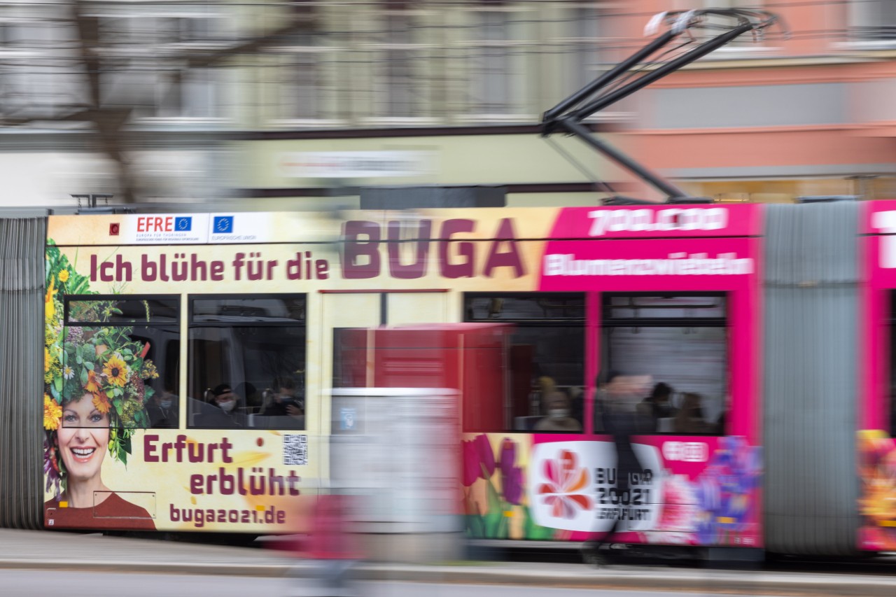 Auch in der bunten Buga-Bahn musst du einen FFP2-Maske tragen. Andernfalls fliegst du raus. 