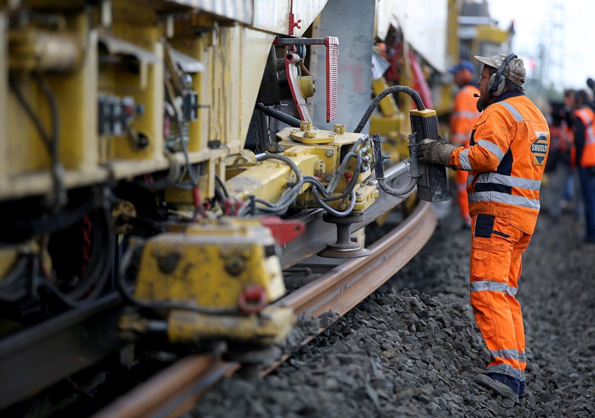 deutsche bahn baustelle bauarbeiten bauarbeiter sperrung