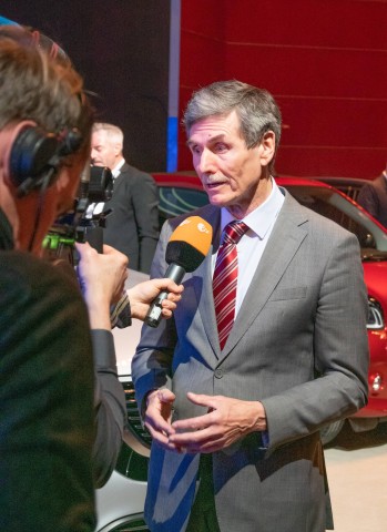 Branchenkenner Ferdinand Dudenhöffer sagt für das Opel-Werk in Eisenach keine gute Zukunft voraus. (Archivbild)