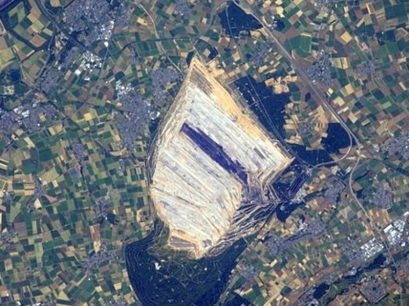 Von Deutschland hatte der deutsche Astronaut etliche Bilder geschickt. Hier ist der Tagebau westlich von Köln zu sehen.