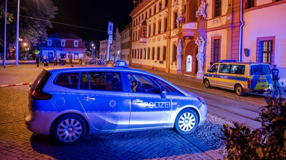 erfurt-staatskanzlei-polizei.jpg