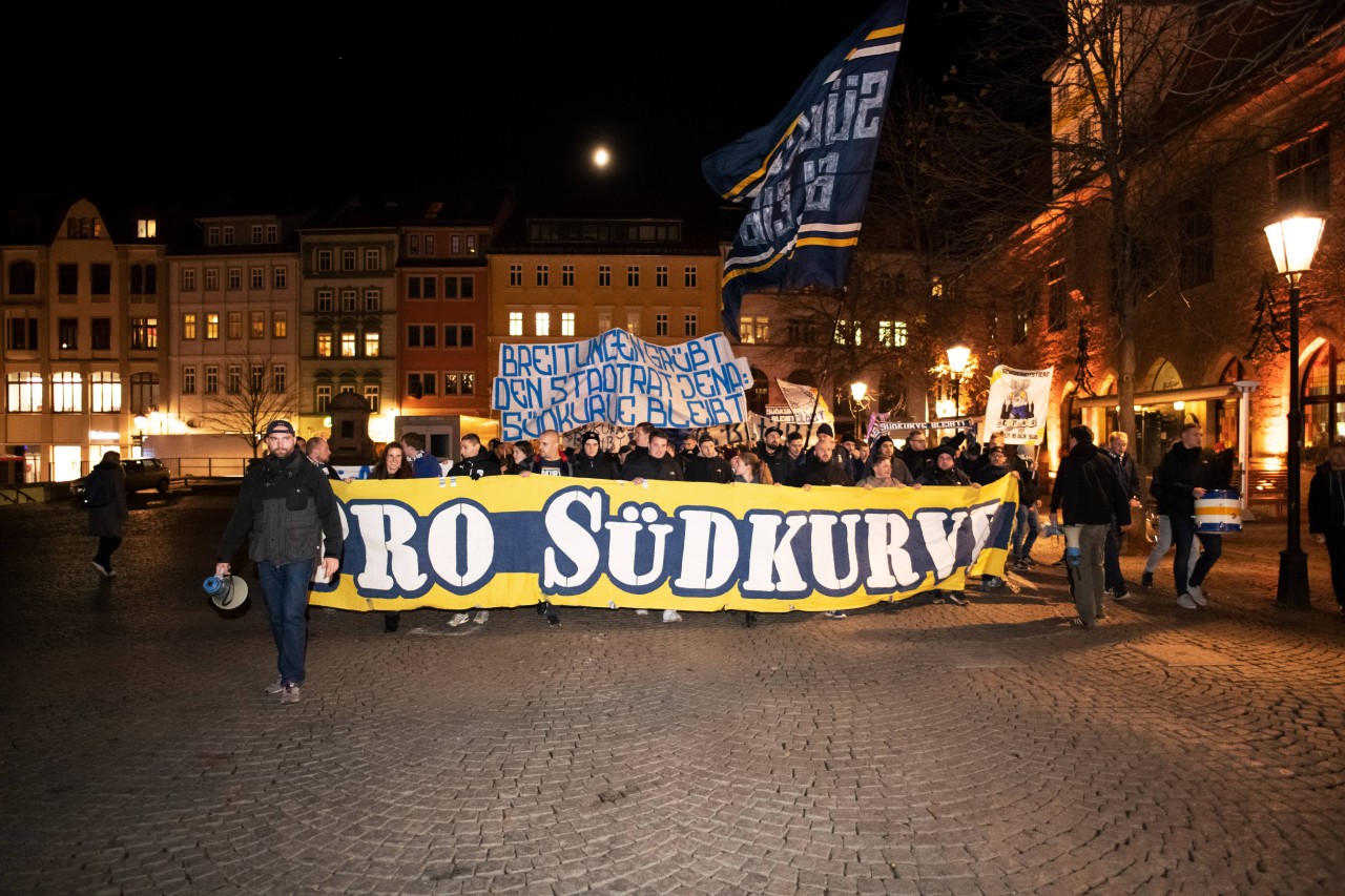 Fan-Demonstration zum Erhalt der Südkurve des FCC in Jena.