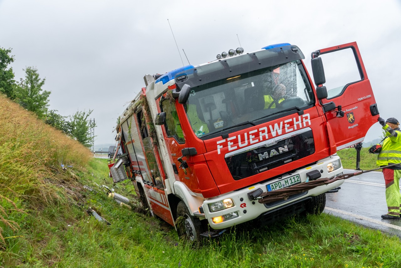 A4 in Thüringen: Feuerwehr baut selbst einen Unfall. 