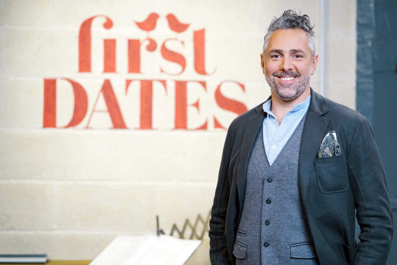 Roland Trettl begrüßt zwei Thüringer bei „First Dates“. 