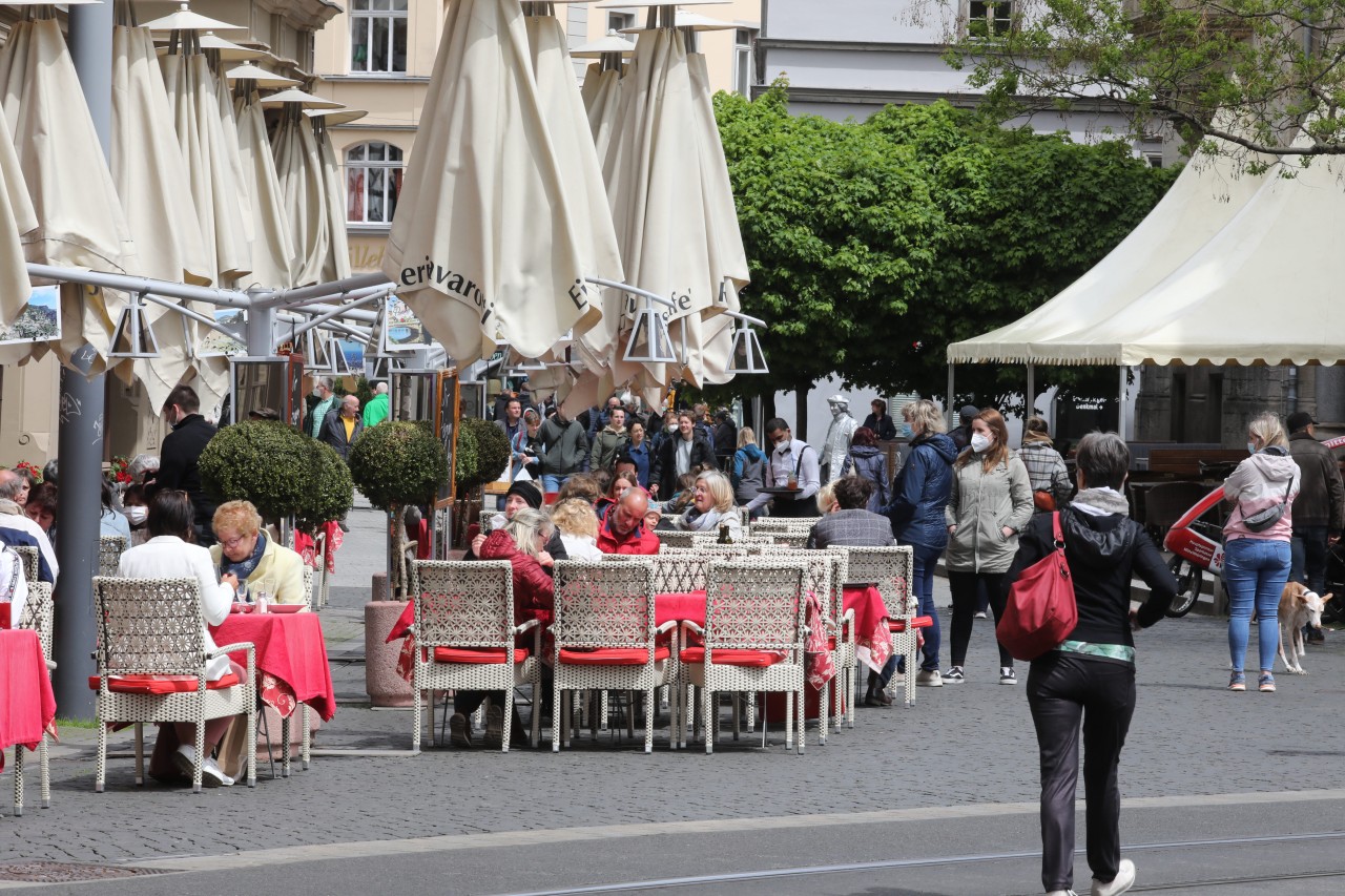 Corona in Thüringen: Für die Gastronomie ist ab Dienstag keine Terminvereinbarung mehr nötig. (Archivbild)