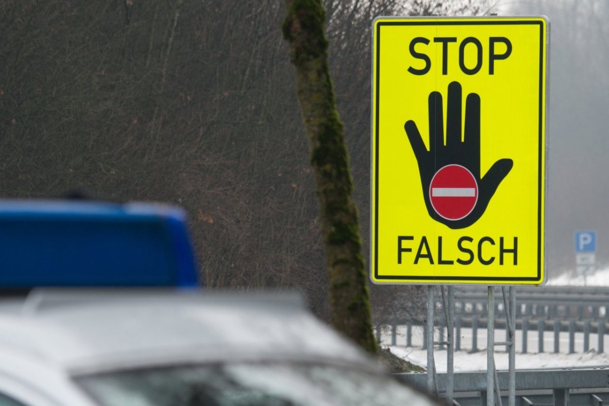 geisterfahrer thüringen a71 schild