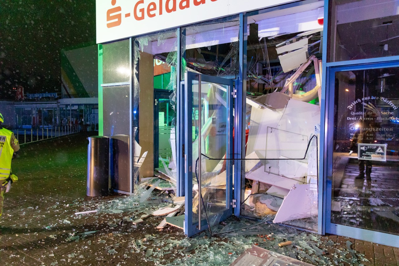 Im Landkreis Hildburghausen haben Unbekannte einen Geldautomaten gesprengt. Tatort war das Megacenter in Schleusingen. 