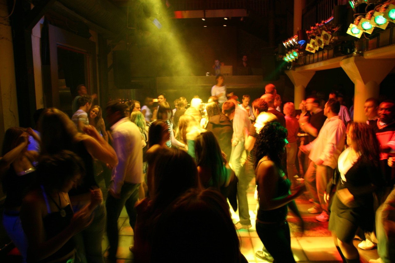 Thüringen – Partydrogen helfen den Tanzwütigen dabei die Nacht zum Tag zu machen. (Symbolbild)