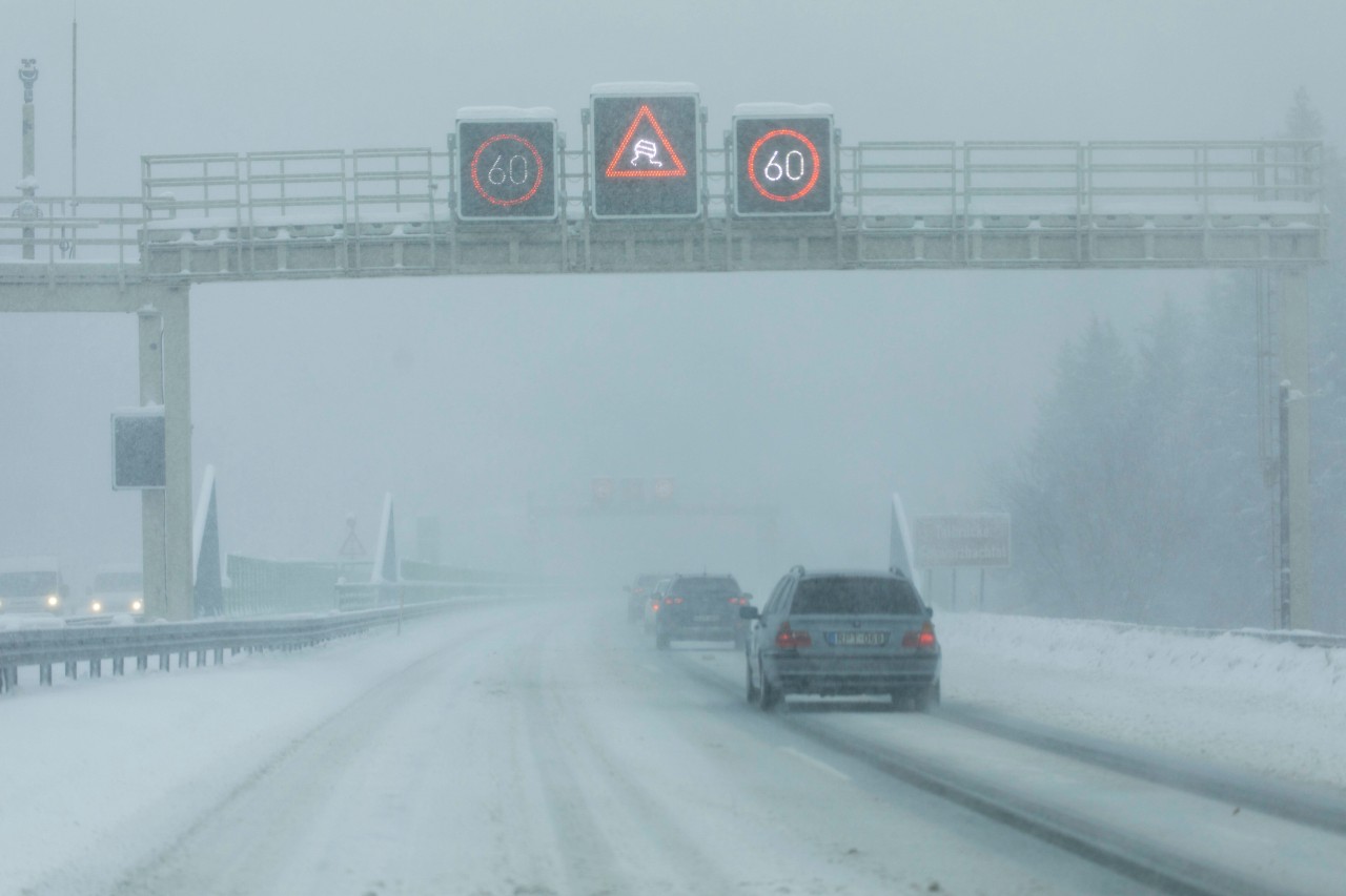 Die Wetterverhältnisse haben in Thüringen zu einigen Verkehrsunfällen geführt. (Archivbild)
