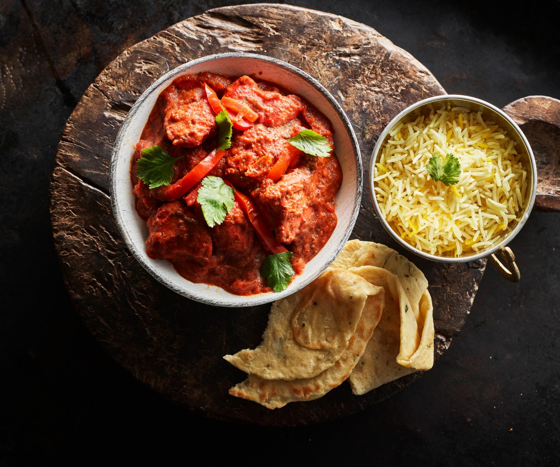Eine schön rote Farbe ist beim indischen Klassiker „Chicken Tikka“ druchaus erwünscht. Aber braucht es dafür Lebensmittelfarbe?