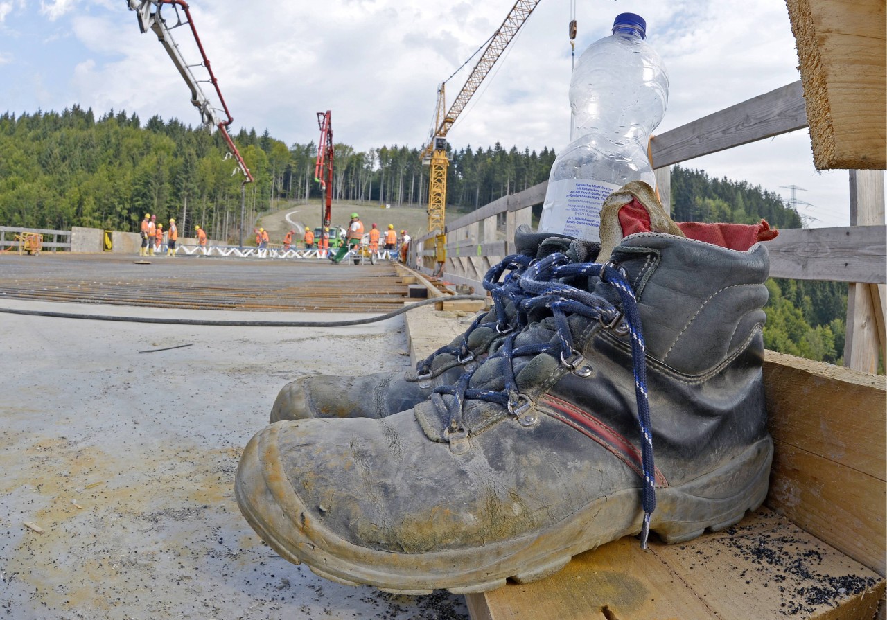 Die Auftragsbücher sind oft voll: Dennoch gibt es im Freistaat immer mehr Kurzarbeit. (Symbolbild)