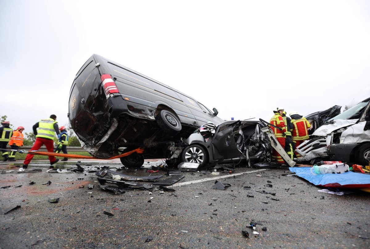 massenkarambolage-unfall-a4-gera-tote