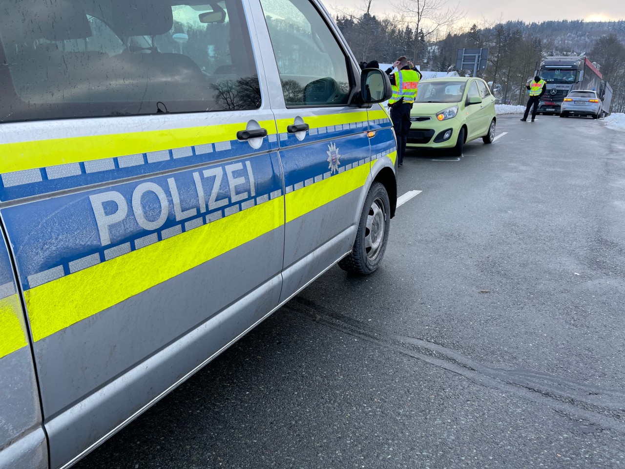 Ein Auto hat in Thüringen ein kleines Mädchen erfasst.