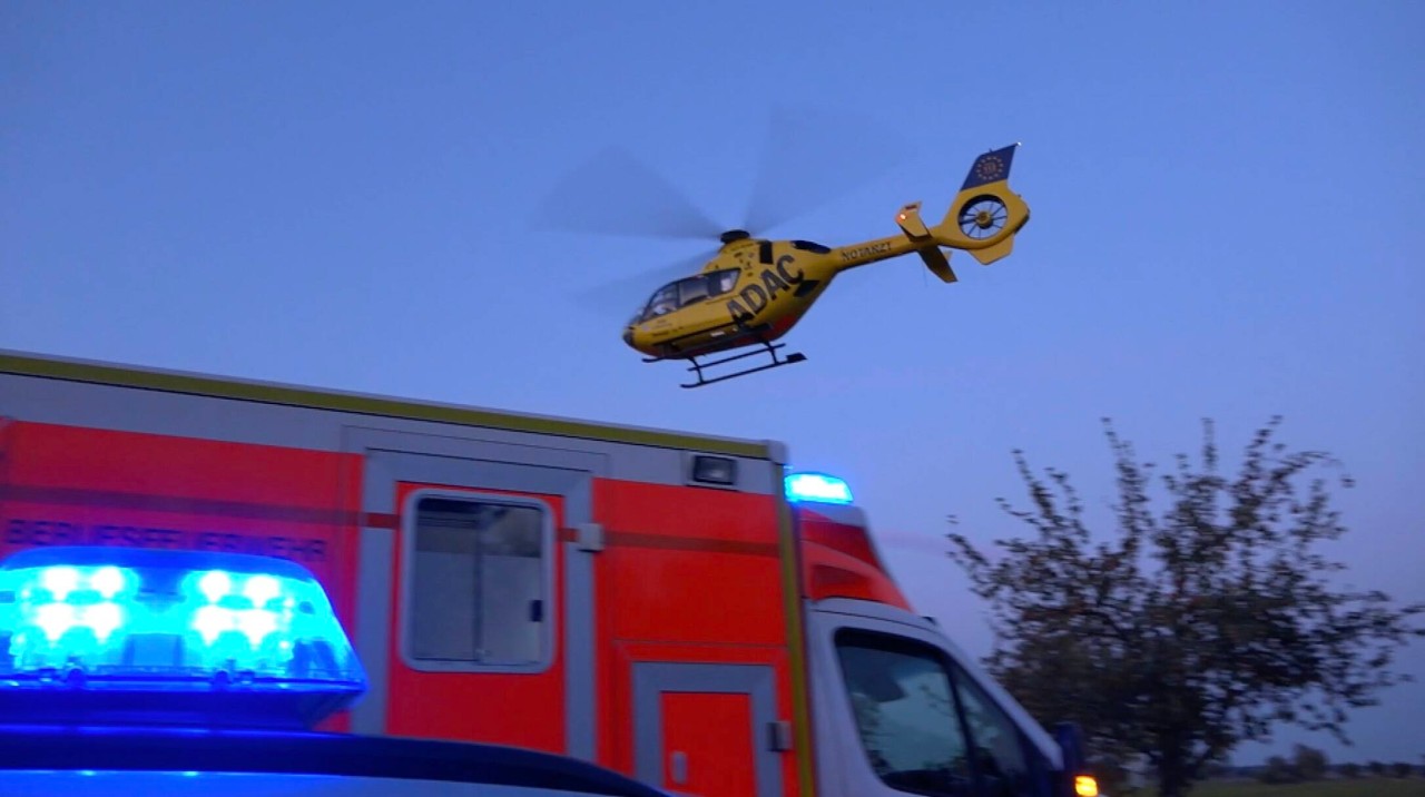 Ein Rettungshubschrauber flog die 62-Jährige in ein Krankenhaus in Thüringen. (Archivbild)
