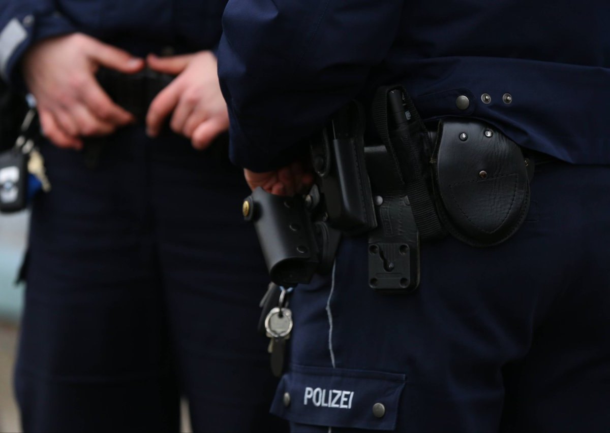 polizei einsatz blaulicht symbolbild pfeffersprach festnahme