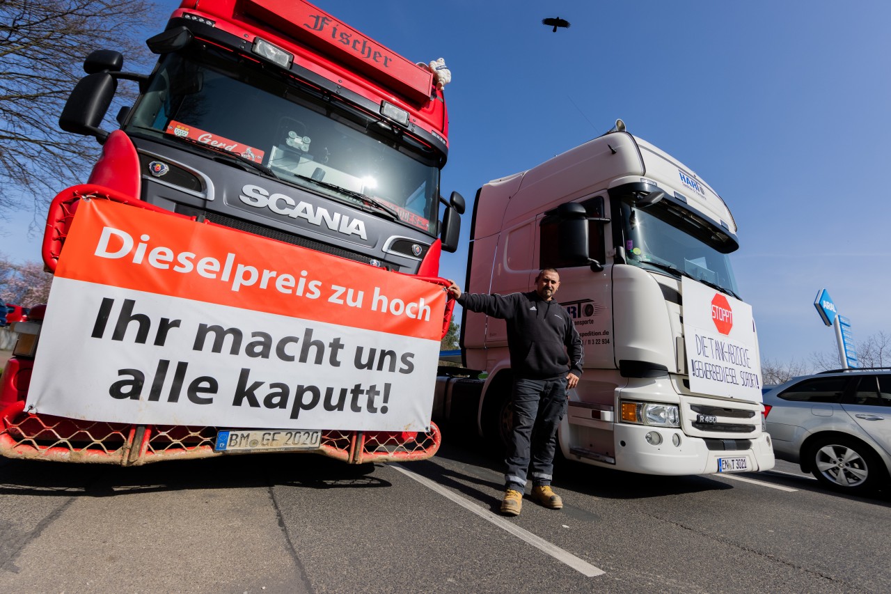 Die Aktion in Thüringen ist nur eine von vielen in ganz Deutschland wegen der hohen Spritpreise. Auch in Köln zogen Lkw's durch die Straßen. (Symbolbild)