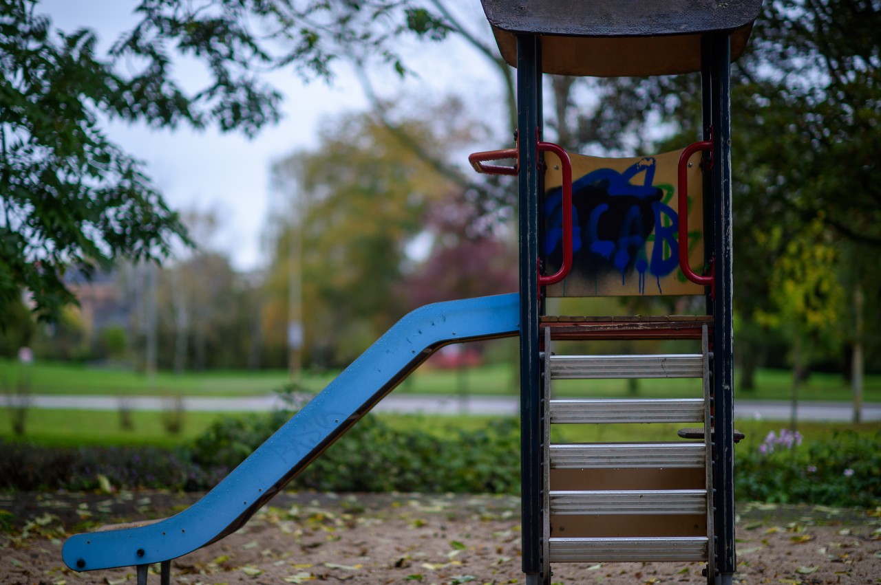 In Thüringen werden etliche Spielplätze beschädigt. Der Vandalismus nimmt zu. (Symbolbild)