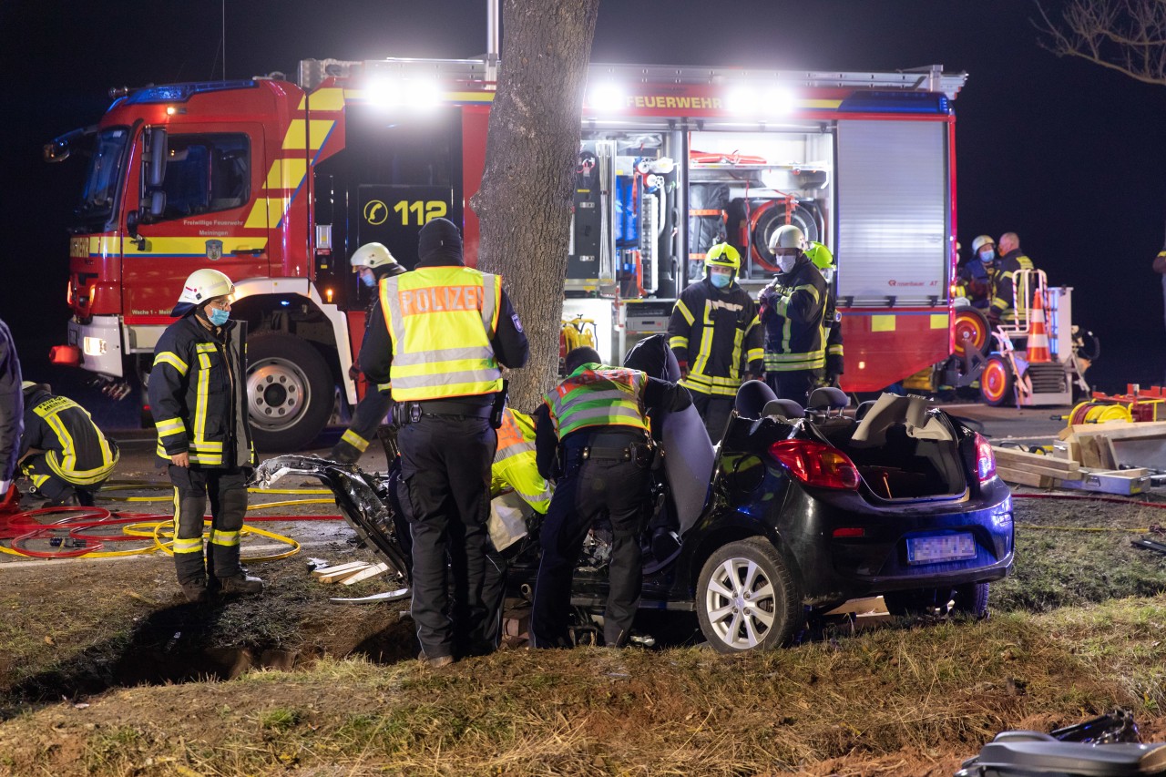 Ein 38-Jähriger ist bei einem Autounfall in Thüringen ums Leben gekommen.