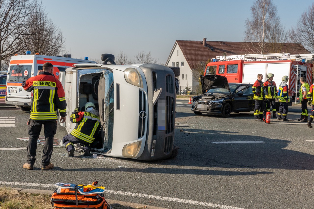 Bei einem Unfall in Magdala in Thüringen wurden vier Menschen verletzt. 