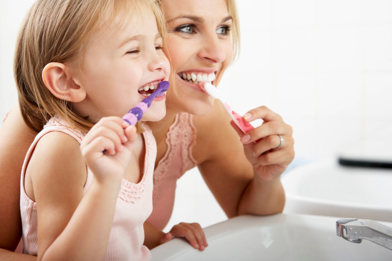 Gerade weil sich die Krankheit nicht vorbeugen lässt, ist gründliches Zähneputzen sehr wichtig. (Symbolbild)