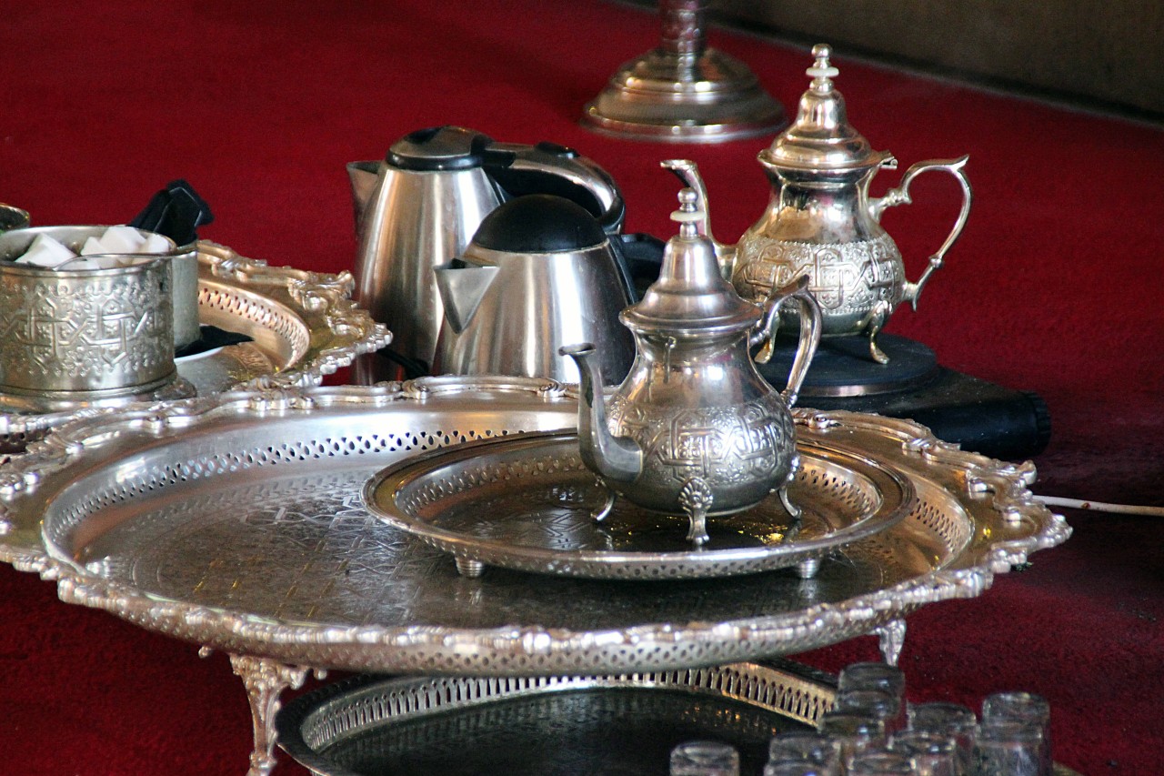 Ein Ehepaar aus Erfurt wollte ihr vermeintliches Teeservice aus Silber verkaufen. (Archivbild)