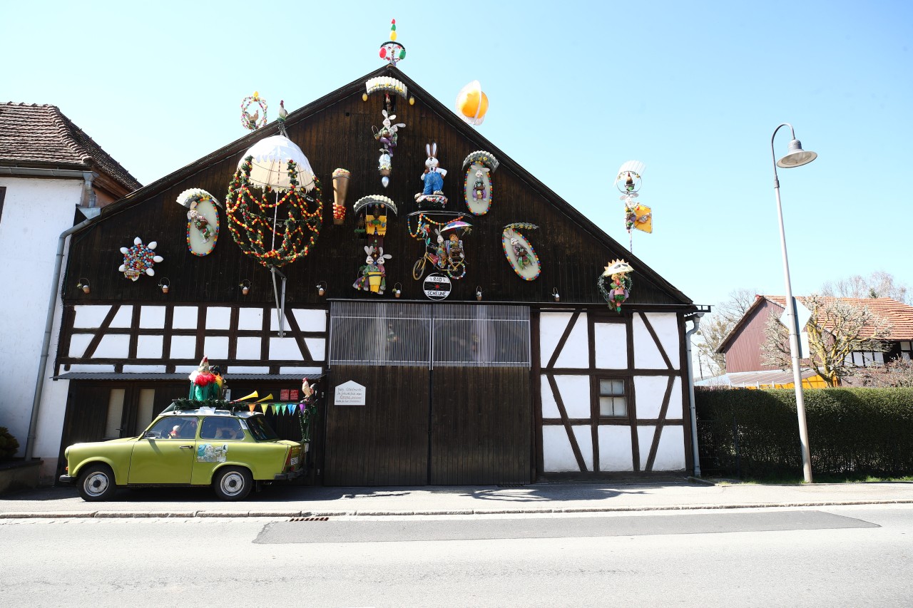 Was sich hinter den Türen dieser Scheune im Kreis Hildburghausen verbirgt, bringt selbst den letzten Oster-Muffel in Feierlaune! (Archivbild)