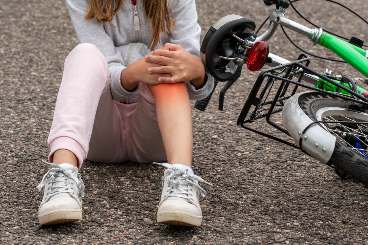 Das Mädchen stürzte von ihrem Rad und zog sich leichte Verletzungen zu. (Symbolbild)