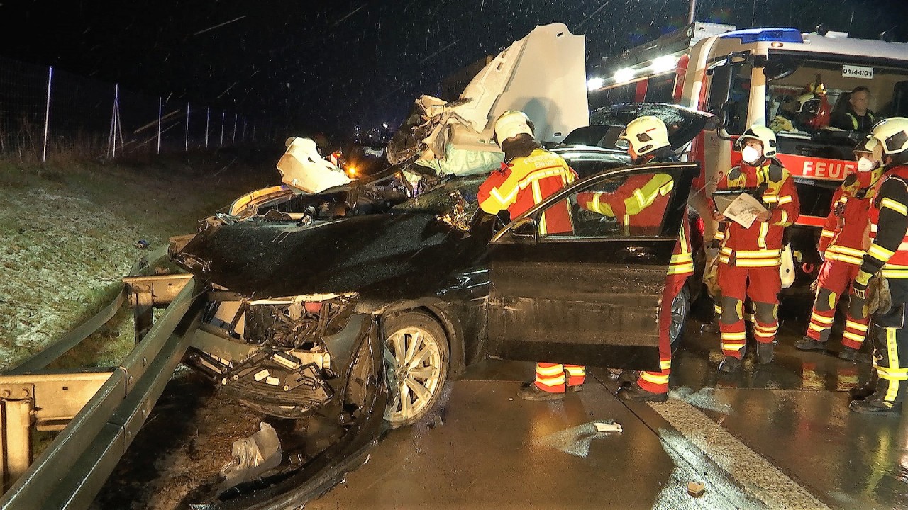 Der Wagen war nach dem Unfall auf der A71 bei Erfurt total Schrott.