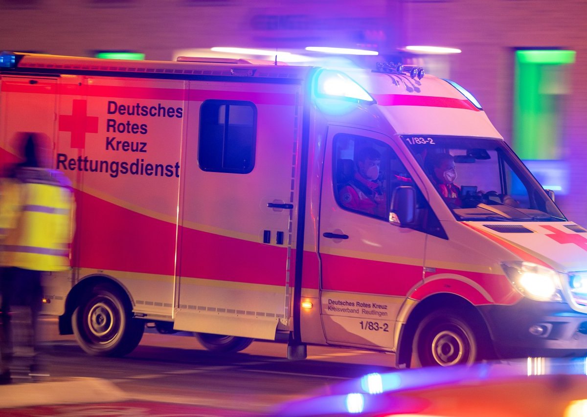 altenburg brand rettungswagen.jpg