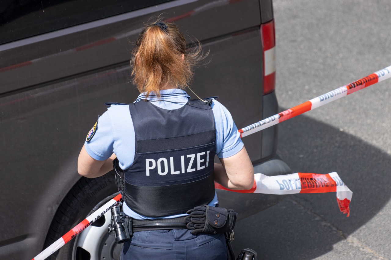 In Altenburg hat ein Passant eine selbstgebaute Bombe an einem Baum gefunden. (Symbolbild)