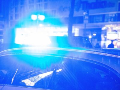 In Erfurt wurde ein Mann Opfer eines hinterhältigen Raubüberfalls. Nun fandet die Polizei mit Überwachungskamerabildern nach den Tätern. (Symbolbild)