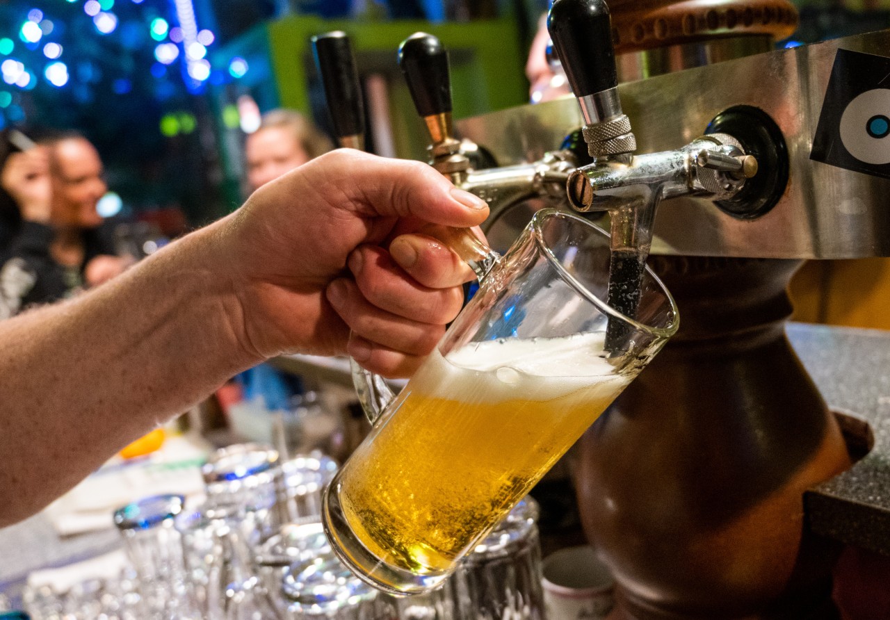 Die Brauereien in Thüringen hoffen auf einen stärkeren Absatz im Sommer. (Symbolbild)