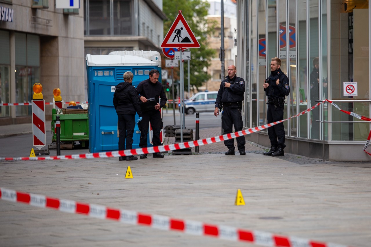 Die blutige Attacke am vergangenen Oktober am Anger in Erfurt sorgte für viel Polizeipräsenz. (Archivbild)