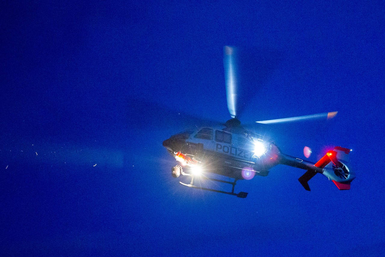 Ein Polizeihubschrauber sorgte in Greiz für Aufregung. Er war an einer Suchaktion beteiligt. (Symbolbild)