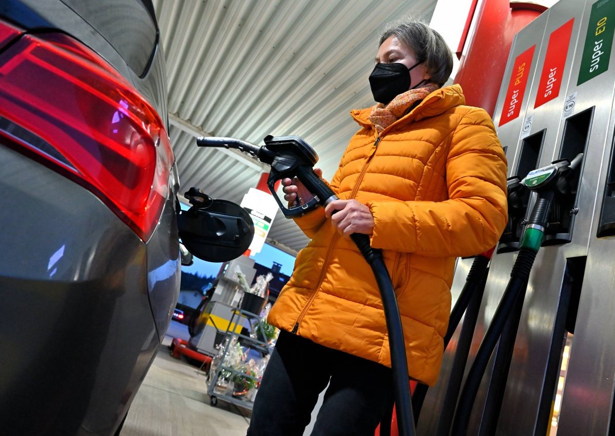 thüringen spritpreise frau tankstelle