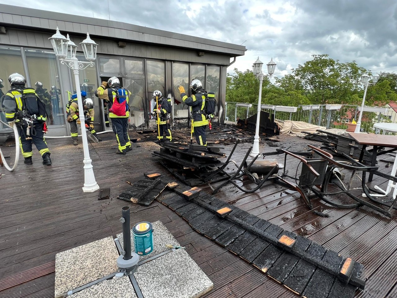 Hotel in Thüringen: Auf der Dachterasse des „Alpha Hotel – Hermann von Salza“ brach plötzlich ein Feuer aus.