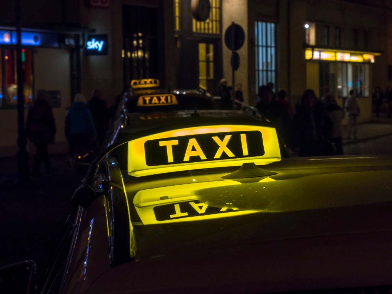 Meiningen: Mann hat wohl keine Lust auf ein Taxi - dann kommt ihm eine unfassbare Idee. (Symbolbild) 