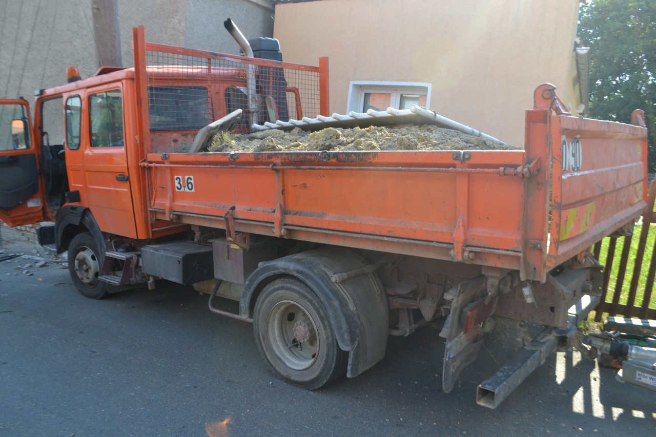 Der Lkw im Kreis Greiz transportierte Materialien, die kaum gesichert waren.