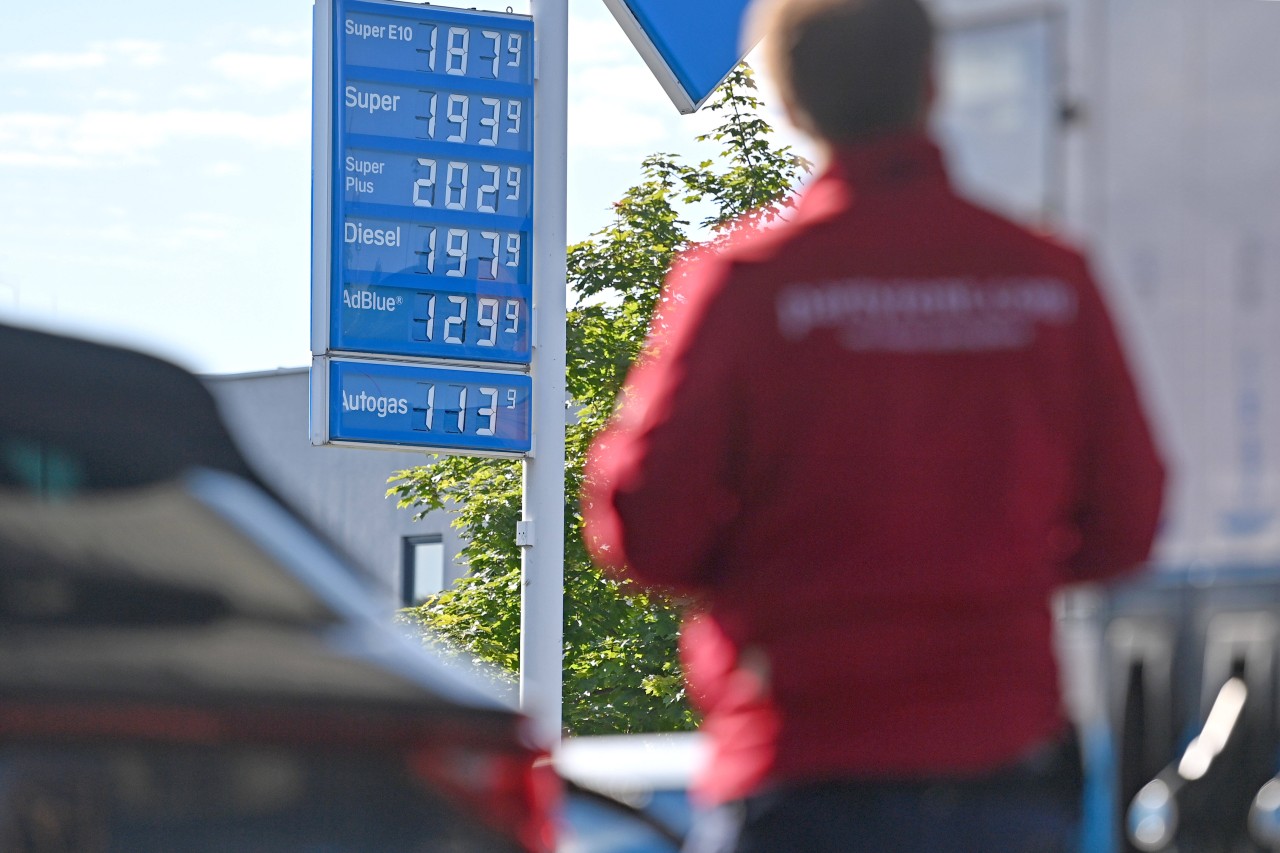 Der Tankrabatt macht sich bei den Spritpreisen in Thüringen bemerkbar. Aber auch genug? (Symbolbild)