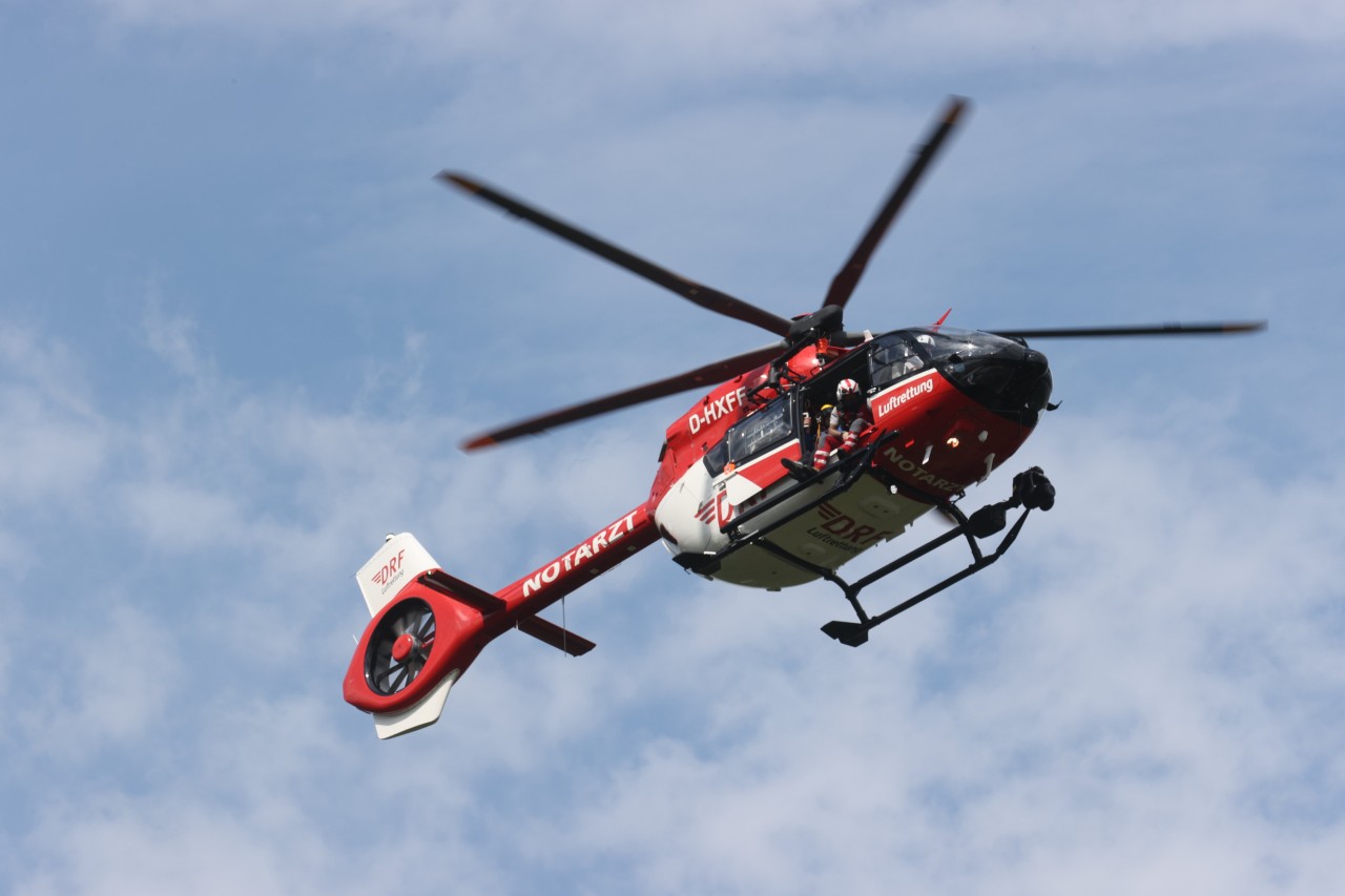 Nach dem Unfall in Thüringen wurde der Einjährige mit einem Rettungshubschrauber ins Krankenhaus geflogen. (Symbolbild)