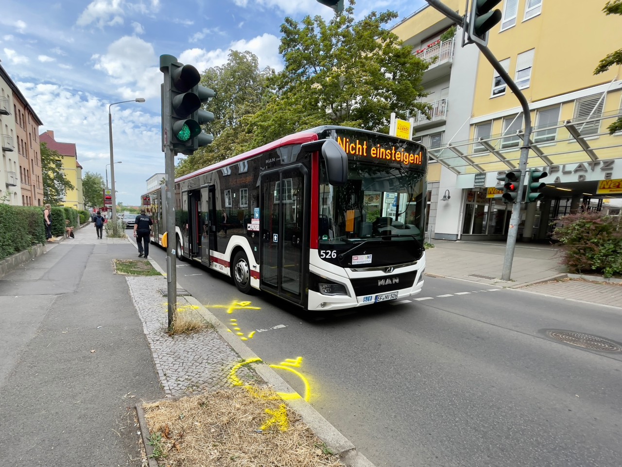 In Erfurt wurde ein Kind vom Bus erfasst! 