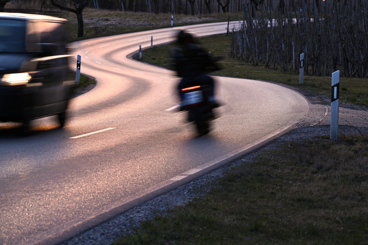 Der flüchtige Motorradfahrer bretterte mit über 100 Kilometer pro Stunde durch Saalfeld! (Symbolbild)