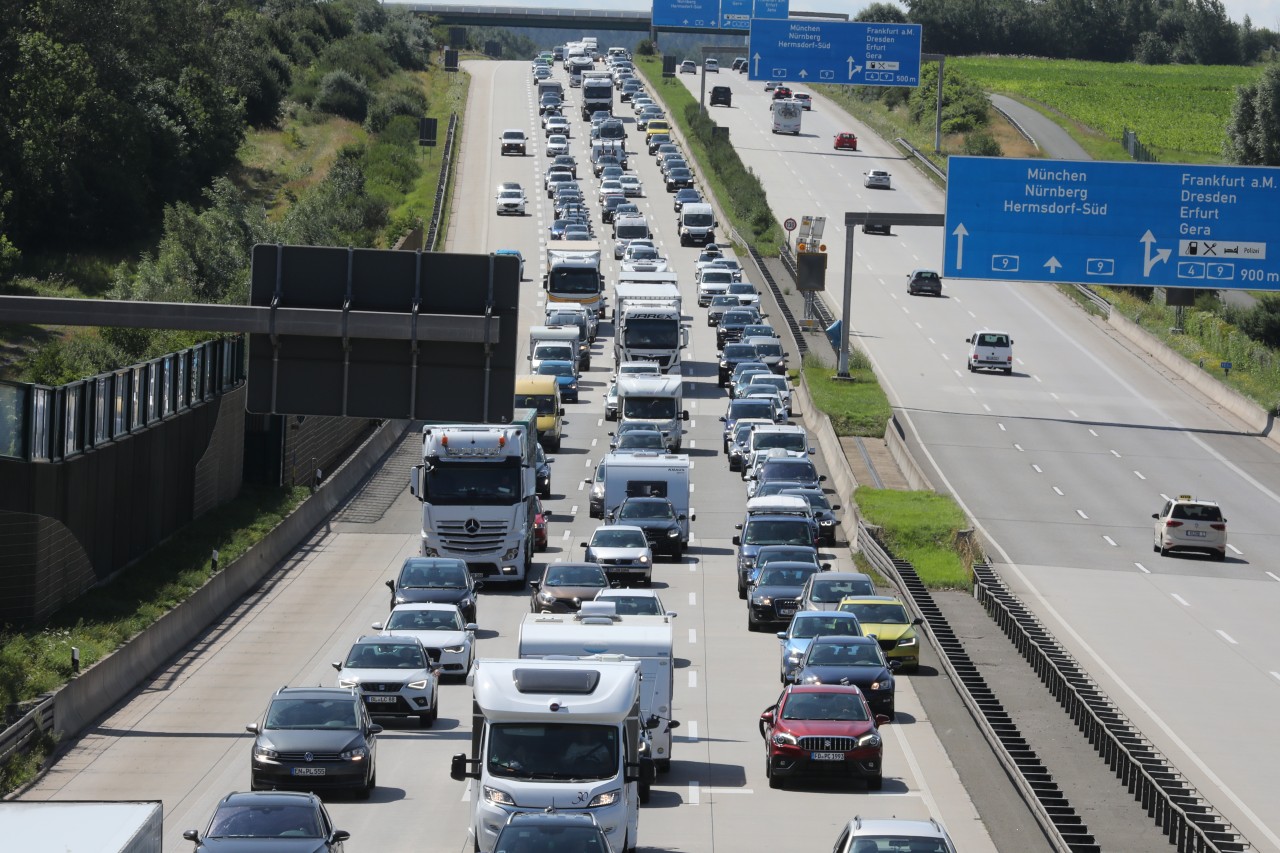 Der ADAC befürchtet zum Ferienbeginn Staus auf der A4 und der A9 in Thüringen. (Symbolbild)