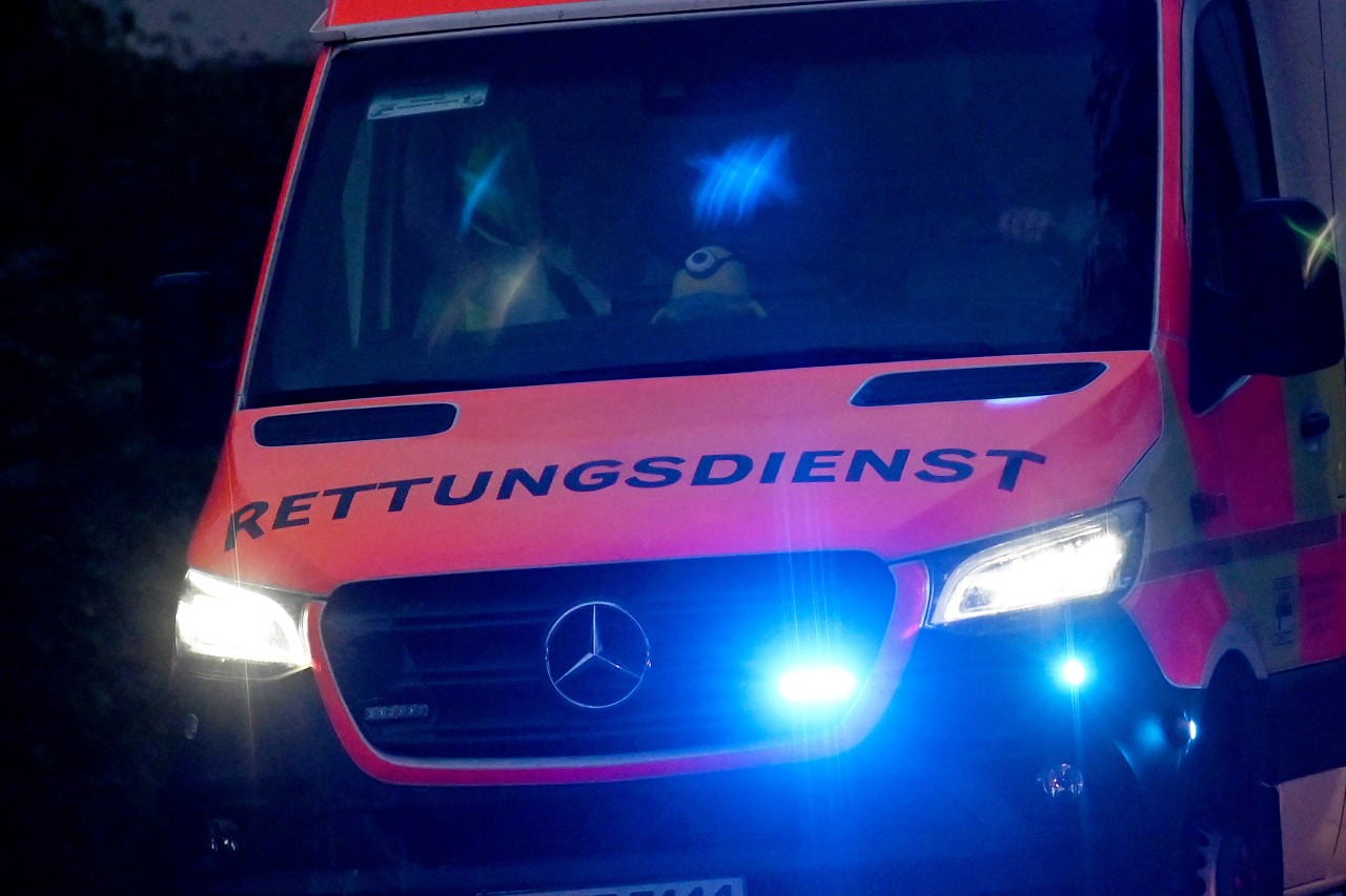 Ilmenau: Der Mann wurde mit schweren Verletzungen in ein Krankenhaus gebracht – für ihn kam aber jede Hilfe zu spät. (Symbolbild)