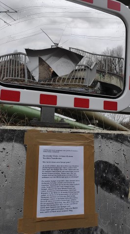 Dieser Spiegel wird immer wieder Opfer von Vandalismus. Darunter lässt ein Unbekannter seinen Frust ab. Dieser Spiegel wird immer wieder Opfer von Vandalismus. Darunter lässt ein Unbekannter seinen Frust ab.