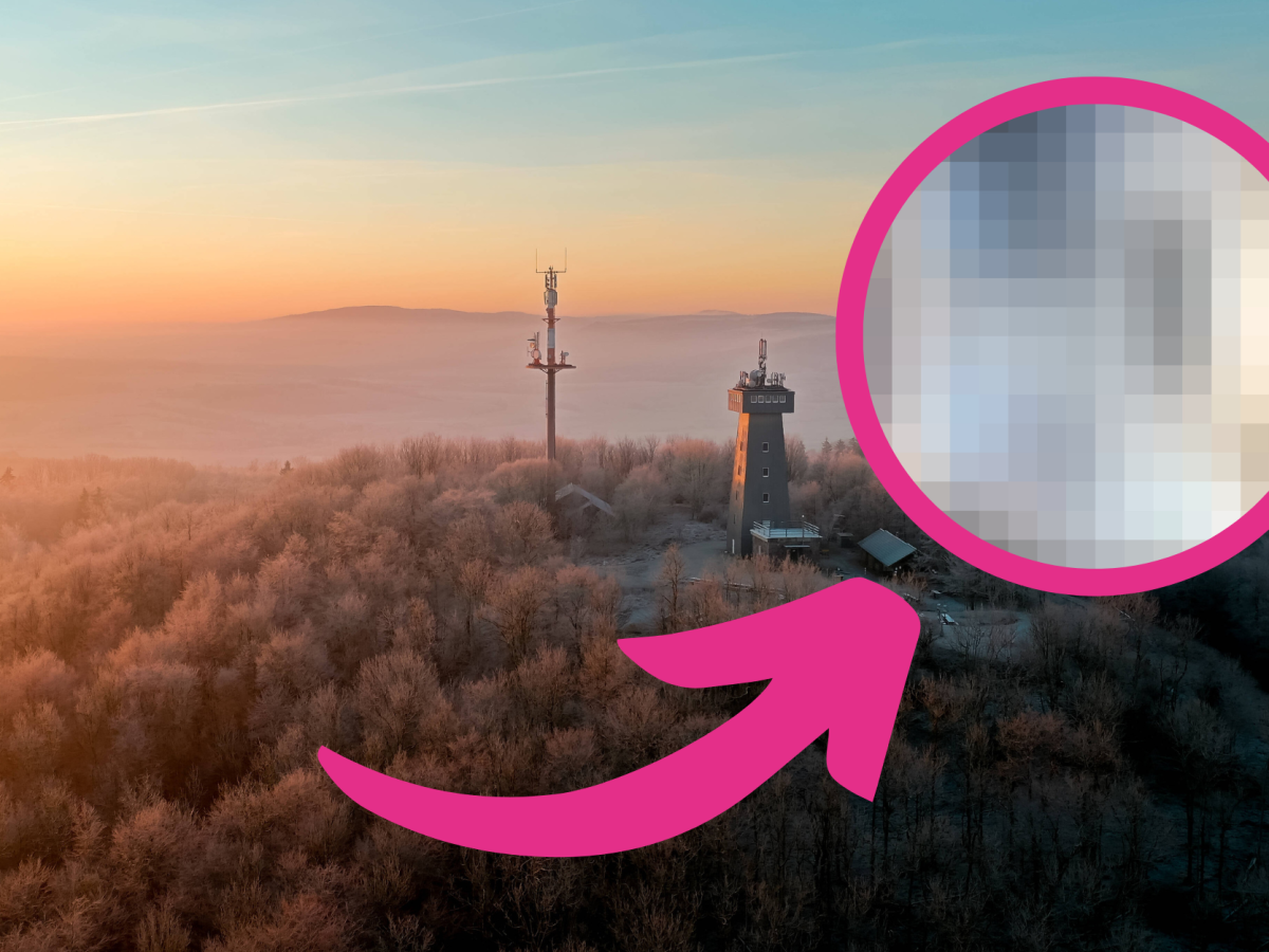 Rhön von oben mit Pfeil auf verpixeltes Bild