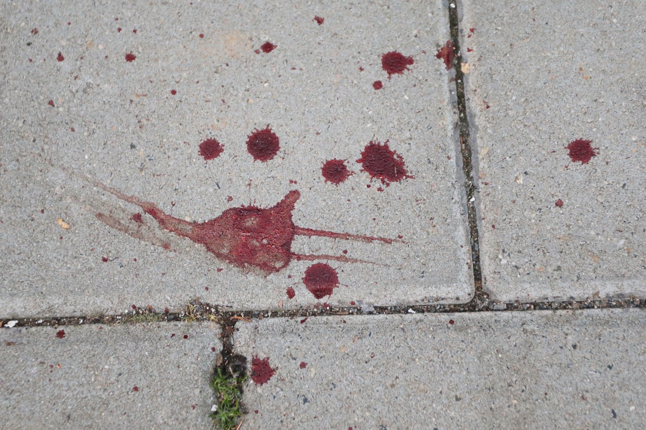 Am Roten Berg in Erfurt haben Anwohner die Polizei alarmiert. Von einem Balkon tropfte Blut... (Symbolbild)