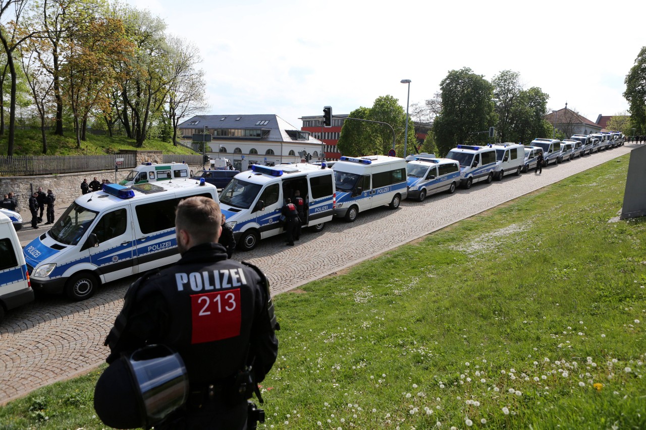 Großeinsatz der Polizei in Erfurt: Am 1. Mai werden Tausende Teilnehmer zu Demonstrationen von AfD, DGB und "Zusammenstehen" erwartet.