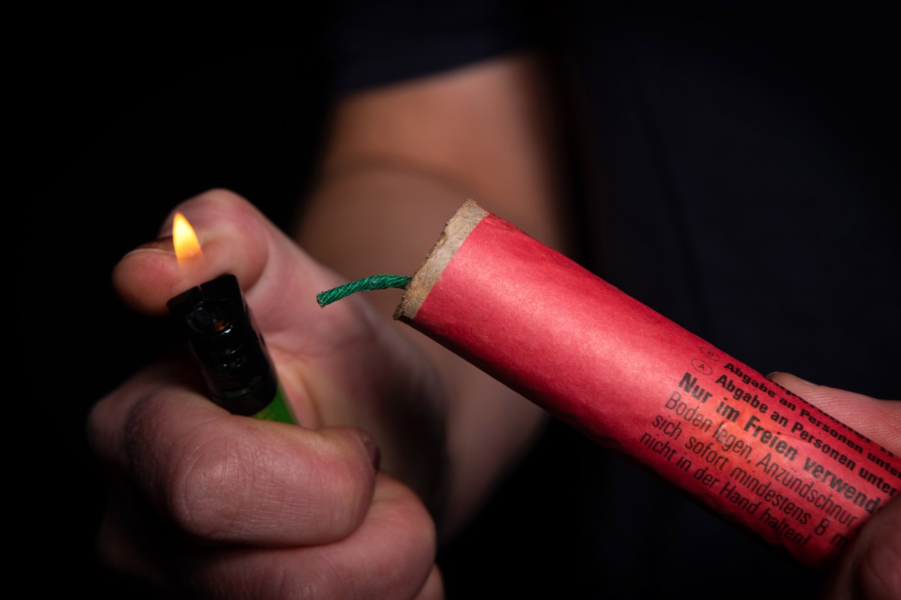 Ob es ein Böller war? Pyrotechnik hat in Gera (Thüringen) zu einem Balkonbrand geführt. (Symbolbild)